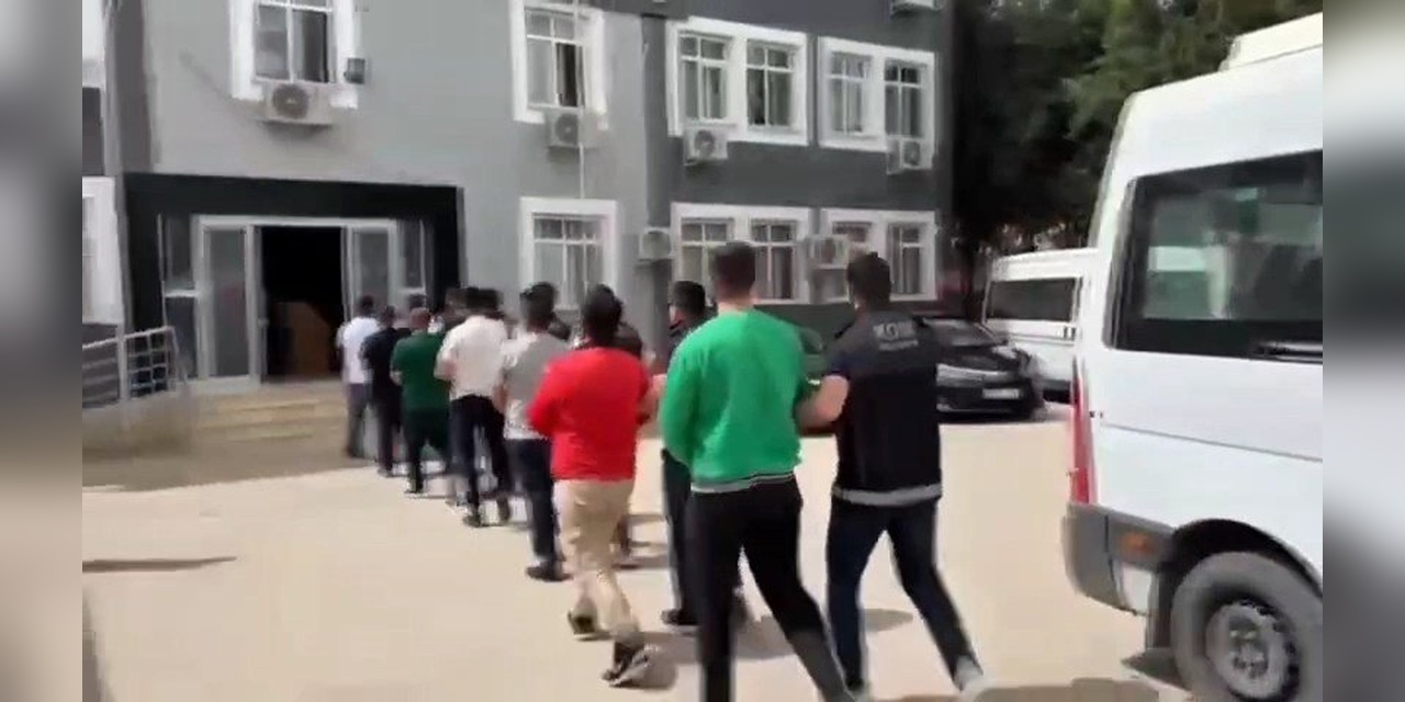 Birecik'te silahlı tefecilik şebekesi çökertildi: 8 tutuklama