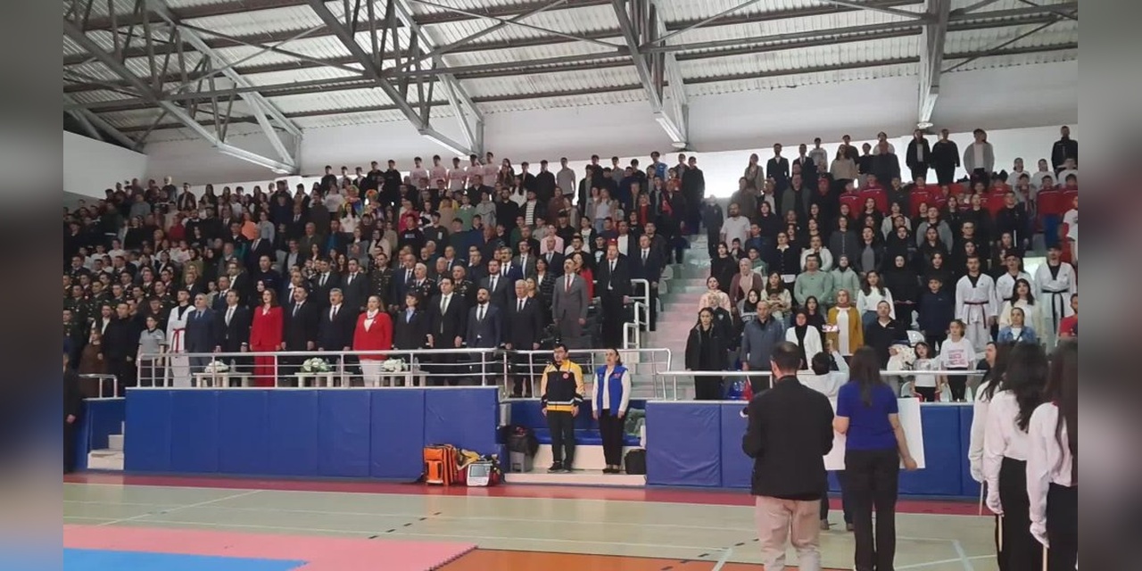 Artvin'de 19 Mayıs kutlamaları: Gençler, geleceğin teminatı olarak görüldü