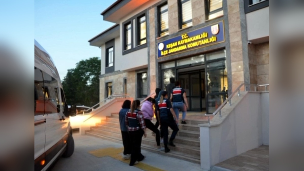 Edirne'de fuhuş operasyonu: 7 gözaltı, 11 kadın kurtarıldı