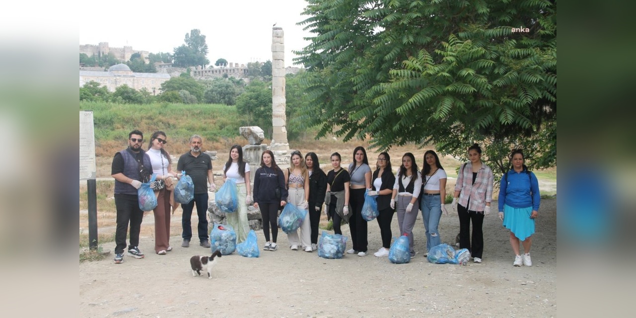Efes Selçuk'ta Öğrenciler Kültürel Miras Alanlarını Temizledi