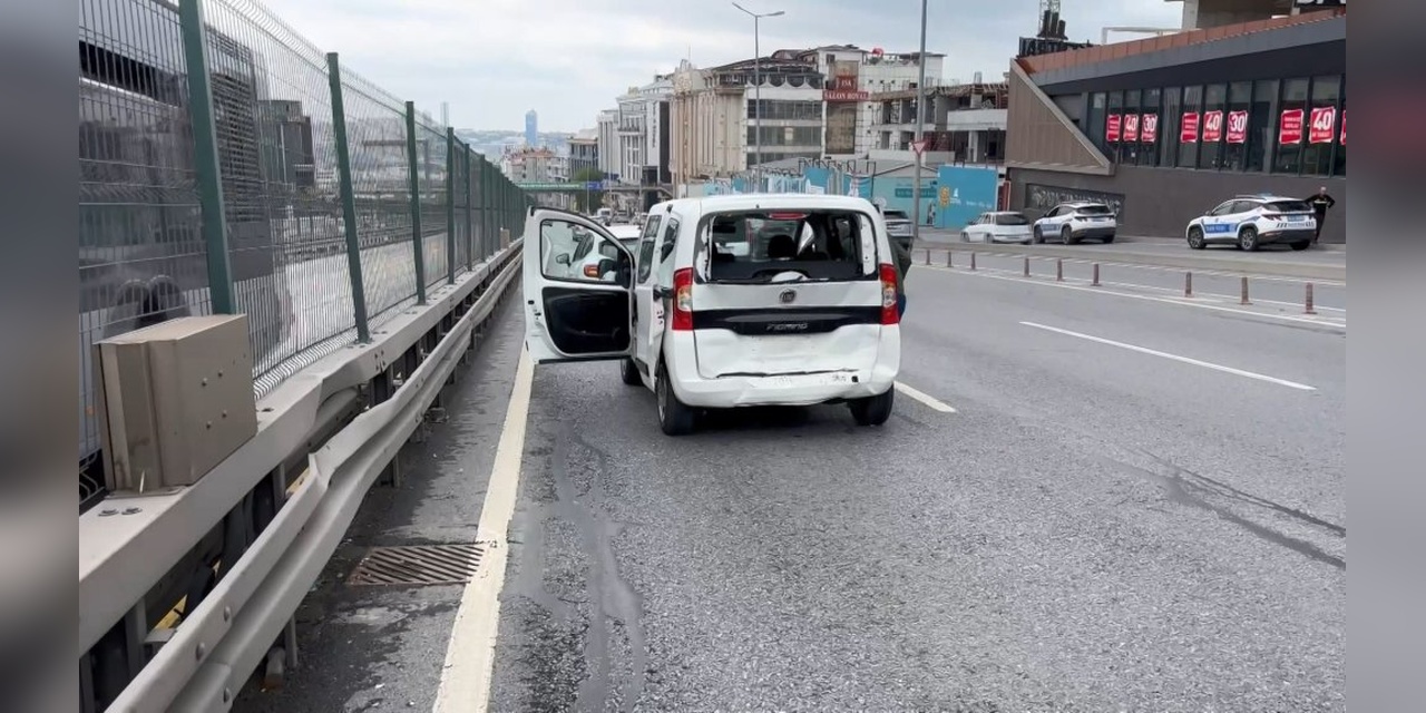 Beylikdüzü'nde düğün konvoyunda zincirleme kaza: 3 yaralı