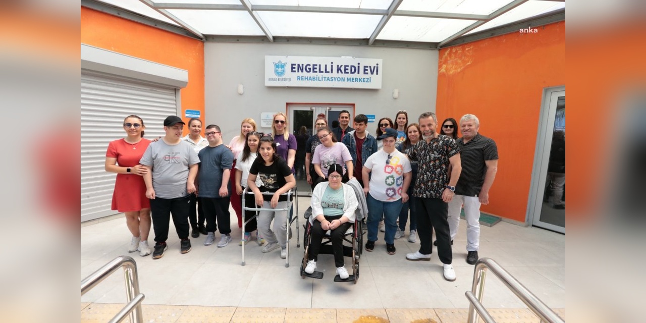 Konak Belediyesi, engelli öğrencileri Engelli Kedi Evi'nde ağırladı